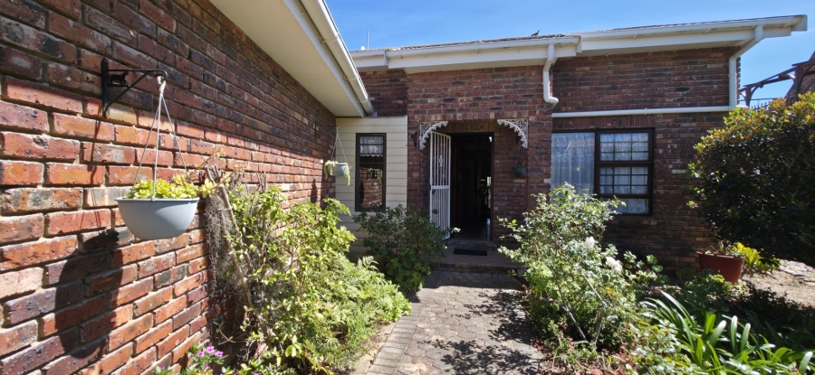 3 Bedroom Property for Sale in Fraaiuitsig Western Cape